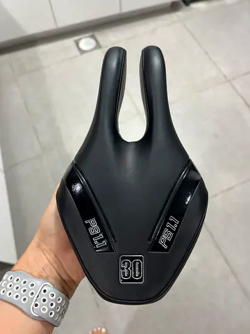Comfort cutout bike saddle - short nosed road/triathlon saddle