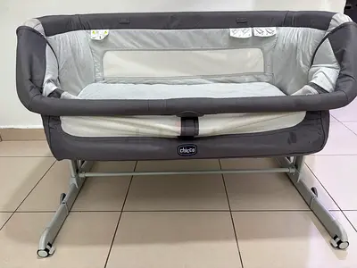 Chicco next2me bedside bassinet / cradle in good condition