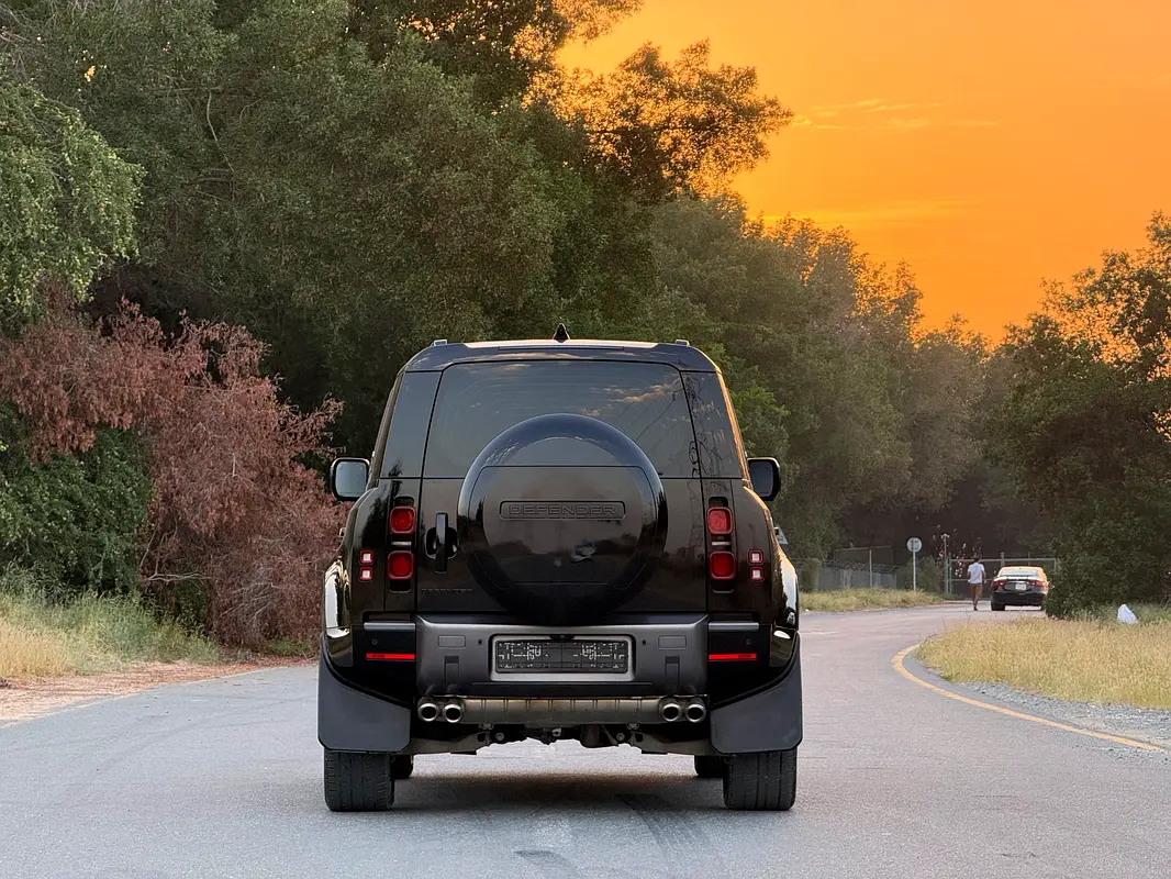Land Rover Defender 2024