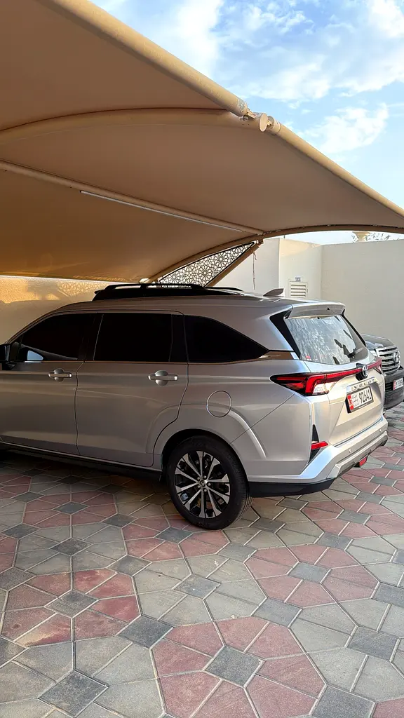Toyota Veloz 2023 — photo 1 of 11