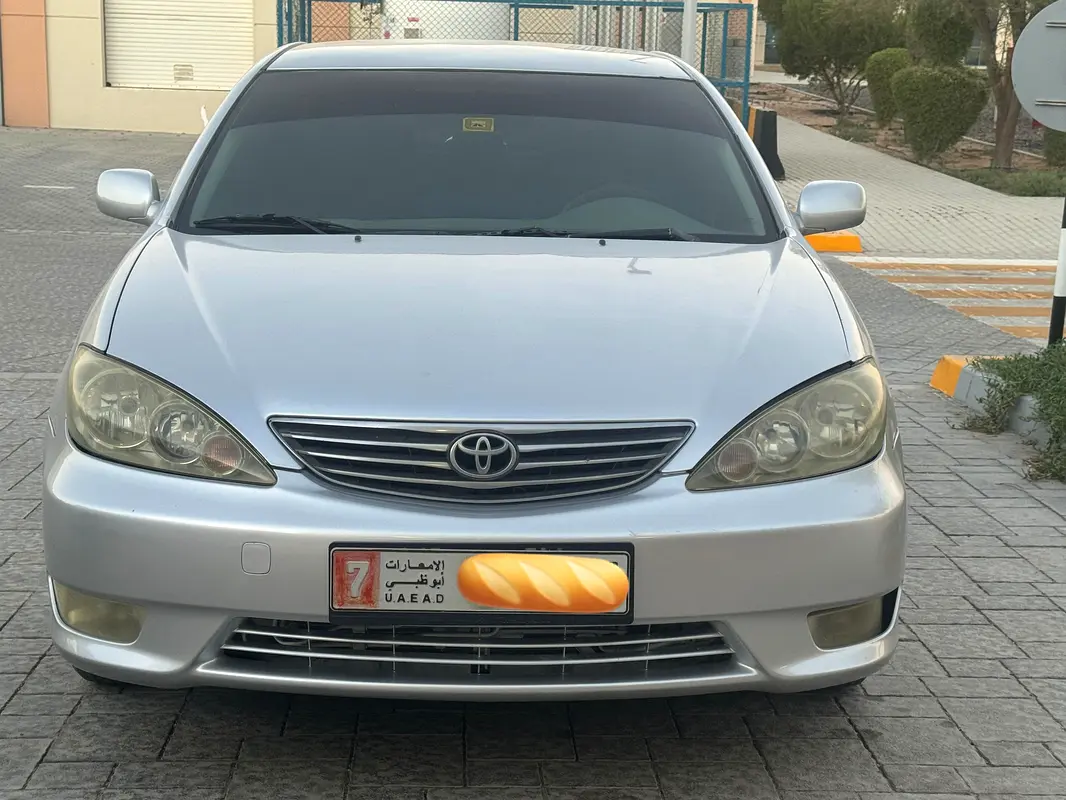 Toyota Camry 2005 — photo 1 of 14