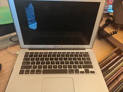 MacBook Air (13-inch) - Good Condition, Battery Holds Charge