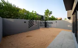 Stunning 3-Bedroom Middle Townhouse I Freehold | Prime Family Community | Modern Living in a Green E