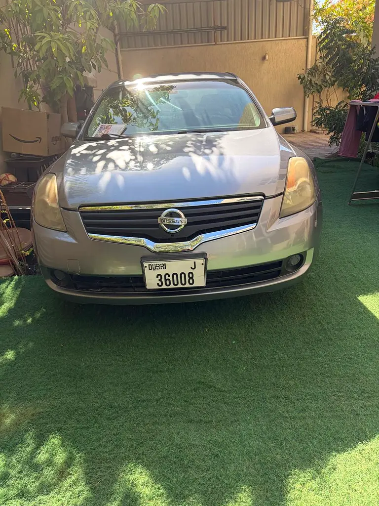 Nissan Altima 2008 — photo 1 of 3