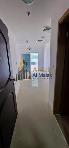 شقة فاخرة للإيجار في التعاون | تشطيب راقٍ وإطلالة مميزة وموقع استراتيجي عل مخرج دبي  شقة واسعة بمواصفات عصرية وخدمات متكاملة أنيقة بمساحات واسعة