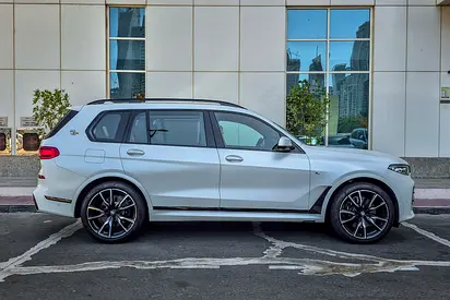 2022 BMW X7 thumbnail 4
