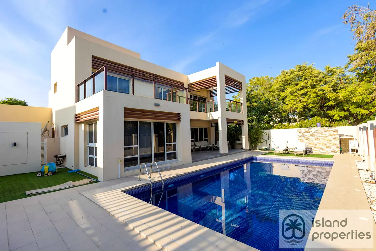 Elegant 5-Bedroom I Private Pool & Dual Parking