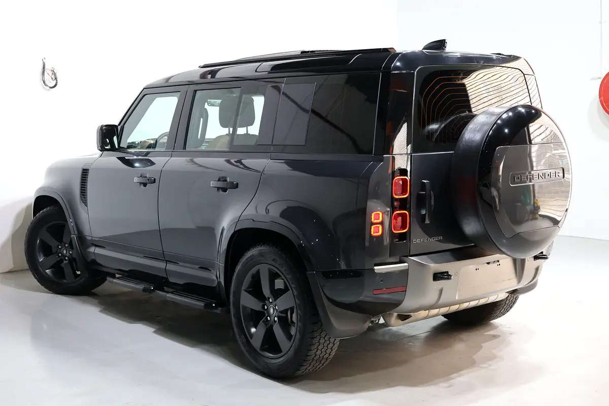 Land Rover Defender 2025