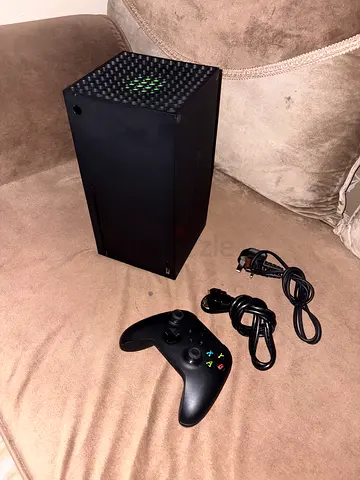 Xbox Series X with 1 Controller