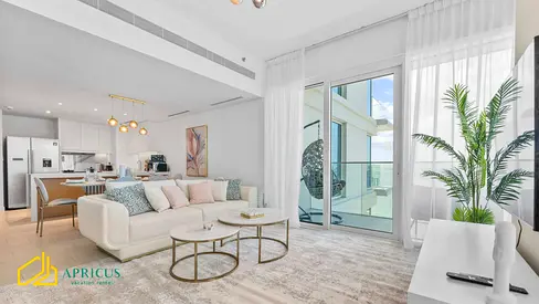 Special Offer: Elegant sea view apartment in La Vie JBR with private beach