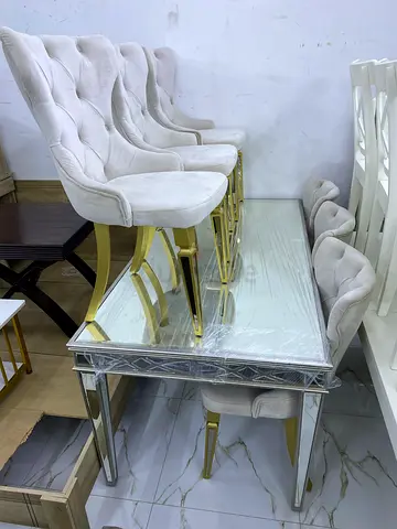 Mira-top dining table with 6 upholstered tufted chairs - like new
