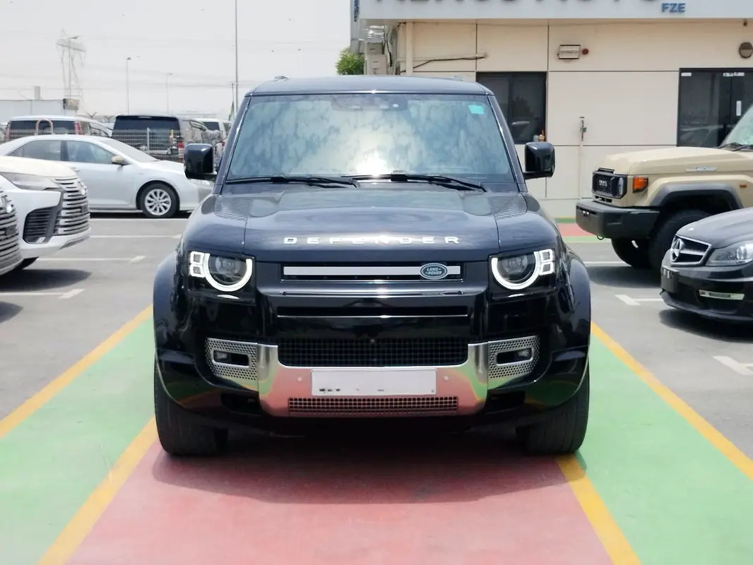 Land Rover Defender 2023 — photo 1 of 8