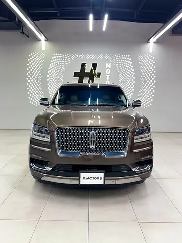 صورة 2 لـ 2019 Lincoln NAVIGATOR
