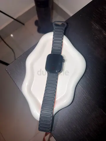 Apple Watch Series 10, 42mm Jet Black Aluminium (GPS) + 2 Straps