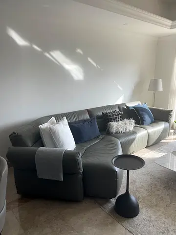 Modern Curved Leather Sectional Sofa – Excellent Condition