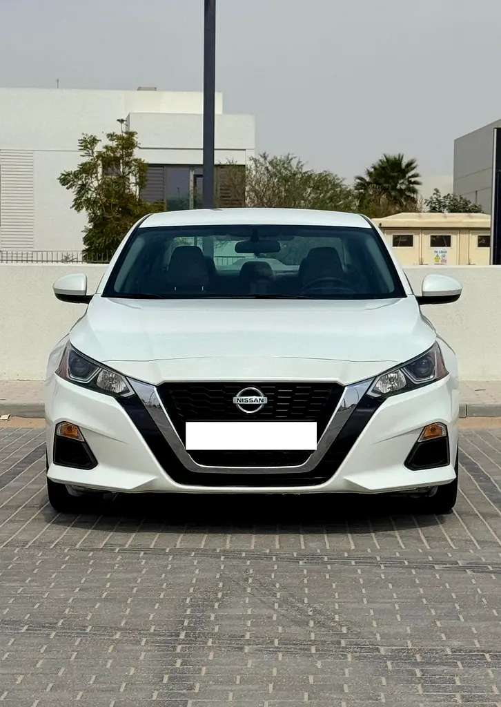 Nissan Altima 2022 — photo 1 of 19