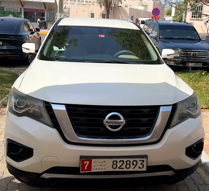 Nissan Pathfinder 2019 — photo 1 of 6