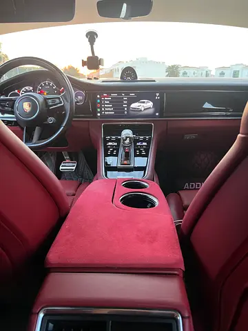 Porsche Panamera 4 Platinum Edition 2022 | GCC Specs | Low Mileage | Warranty