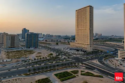 Spacious Appartment/ Community View/ High ROI