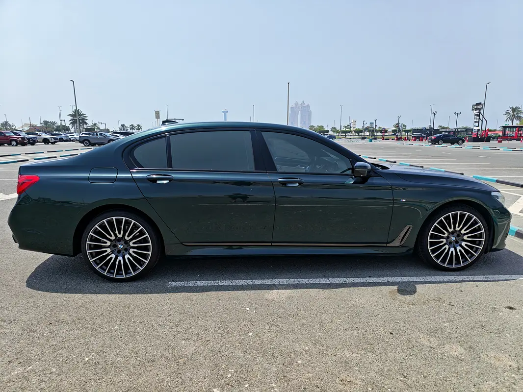 BMW 7-Series 2019 — photo 1 of 12
