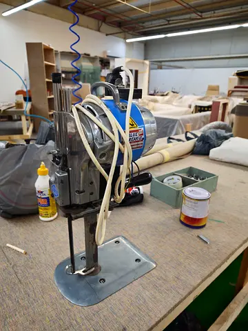 Selling a genuine Eastman Blue Streak II (Model 629X) industrial straight knife cloth cutting machin