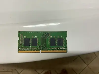 Laptop DDR3/DDR4 SO-DIMM RAM module (used) - single stick