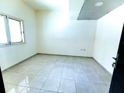 Lavish 1bhk good building near safari mall rent 30k