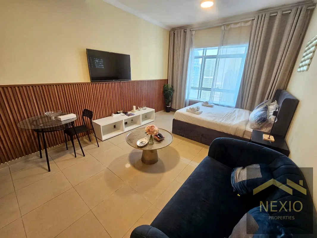Bright Unit | Fully Furnished | Minute to Metro