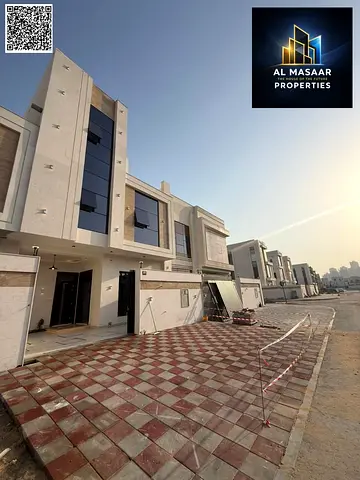 للبيع في الحليو 2 3 طوابق 5 غرف نوم ماستر ورووف وحديقة  وتكييف مركزي بسعر قابل لتفاوض