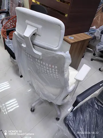 White ergonomic office chair with adjustable headrest (like-new)