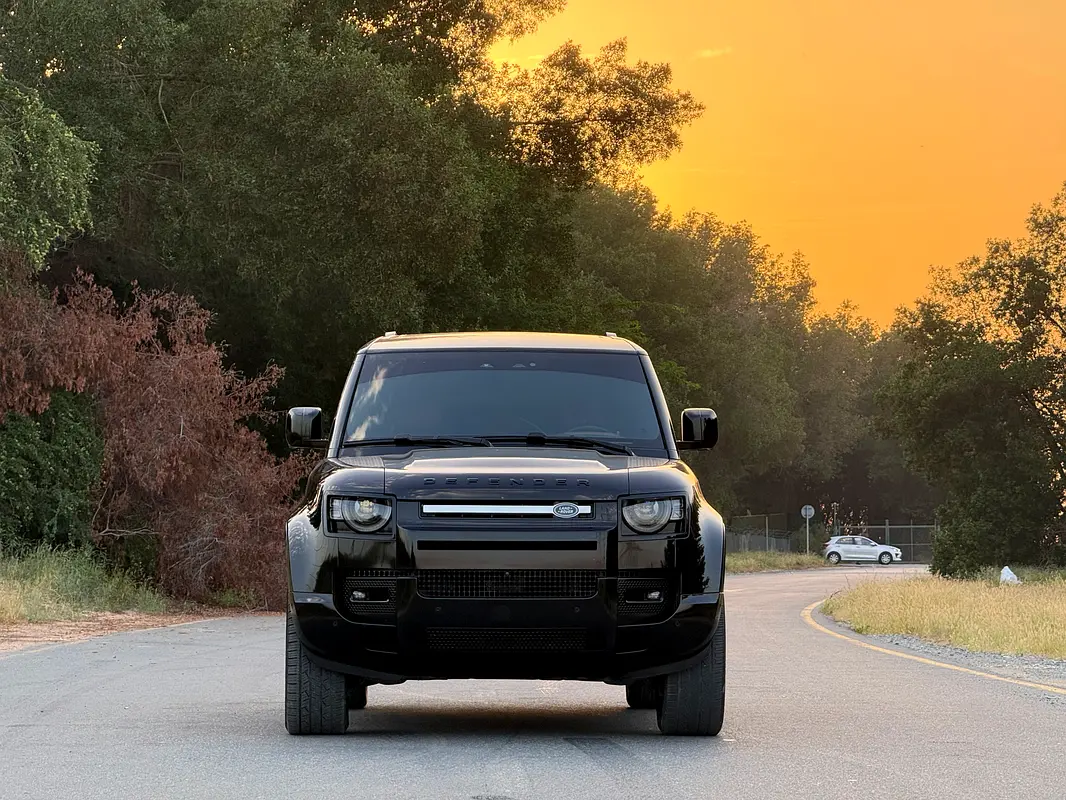 Land Rover Defender 2024