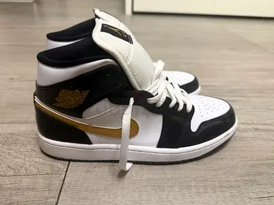 Jordan - Air Jordan 1 Mid Patent Black Gold