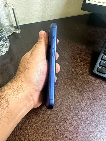 iPhone 17 pro 256 gb in mint condition  with original Apple case and 100% battery health Tdra versio