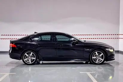 2016 Jaguar XE — фото 4