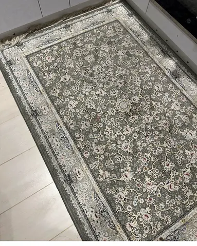Light grey floral Machine woven Persian carpet silk - area rug - Excellent condition 100*150