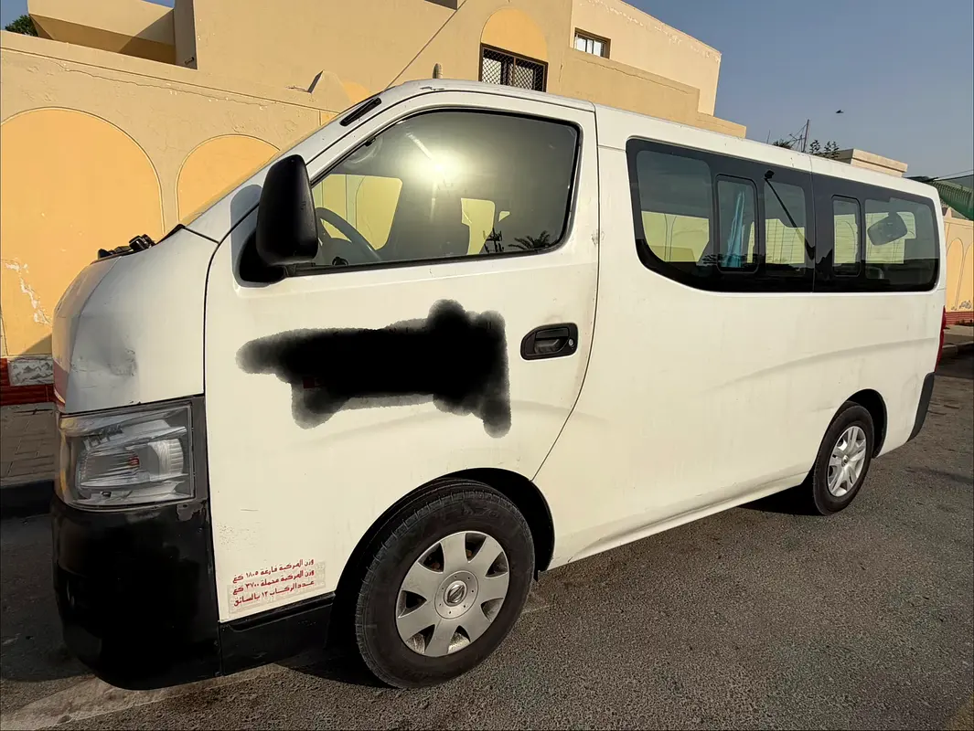 Nissan Urvan 2016 — photo 1 of 11
