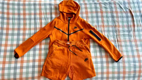 Nike orange hooded tracksuit set -Boy’s medium (hoodie + shorts) height 137-147cm Size M