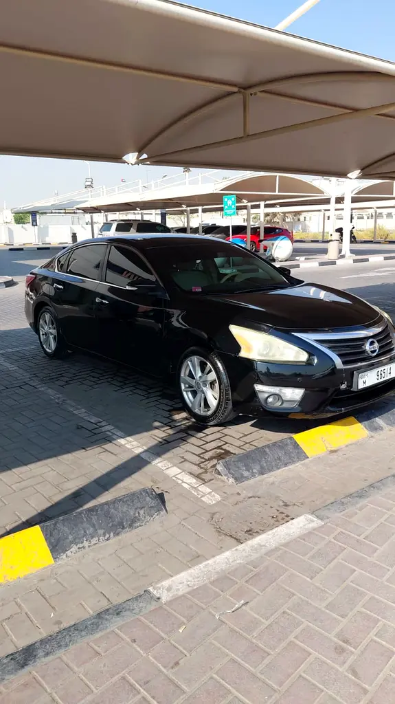Nissan Altima 2013 — photo 1 of 8