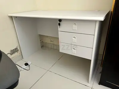 White Office Desk with Lockable Drawers