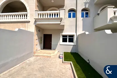 Vacant | Spacious Townhouse | Roof Garden