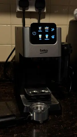 Beko Espresso Coffee Machine with Milk Frother - Good Working Condition