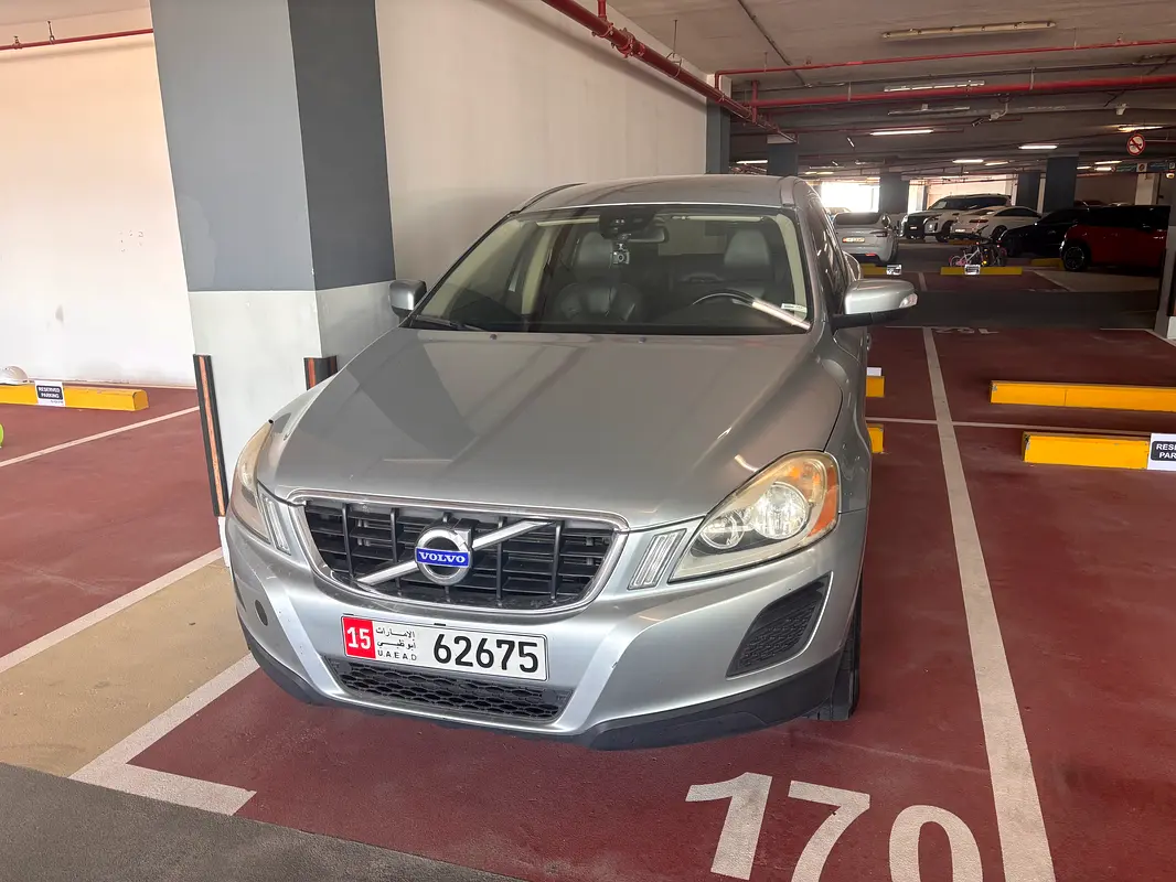 Volvo XC60 2012 — photo 1 of 7