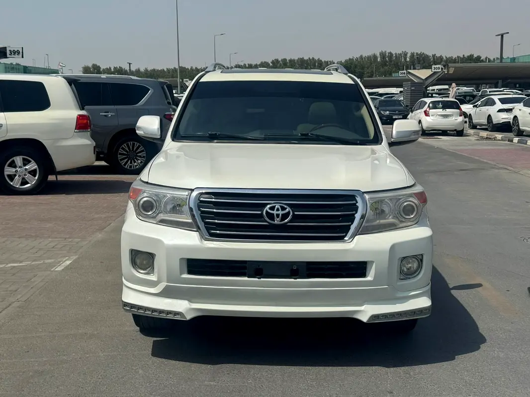 Toyota Land Cruiser 2013 — photo 1 of 11