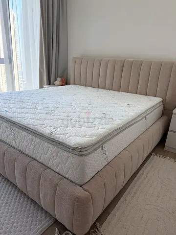 King size bed and mattress with chest drawer