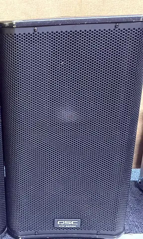 Qsc powered speaker