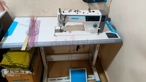 Jack Industrial Sewing Machine with Motor and Table - Good Working Condition