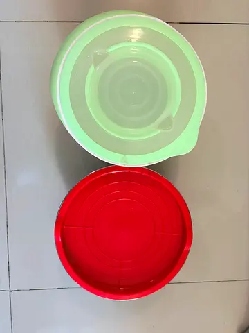 Take all for 70aed. Food Storage Containers with Lids and baking pans