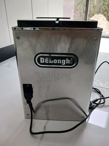 DeLonghi Espresso/Coffee Machine - Compact, Stainless Finish