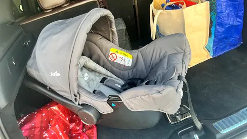 Joie infant car seat - good condition, includes canopy and base