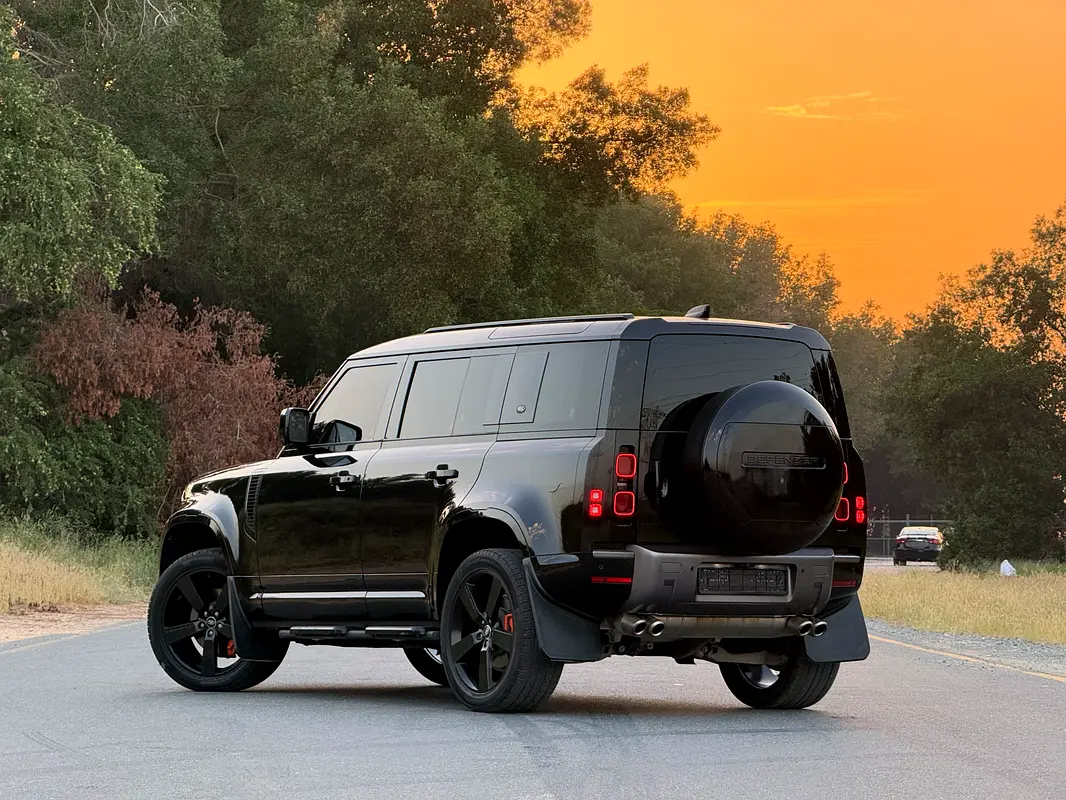 Land Rover Defender 2024